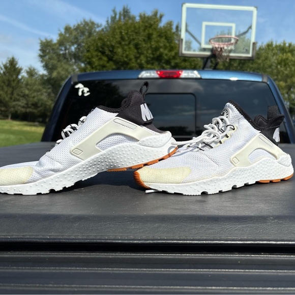 Ladies Nike Air Huarache - Picture 1 of 4